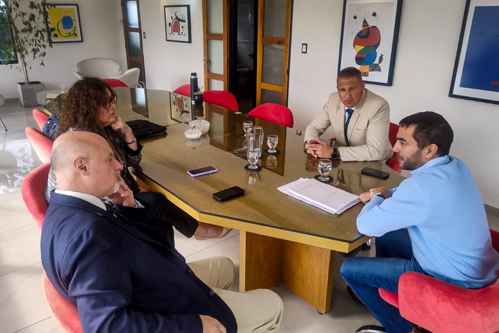 Autoridades reunidas durante la presentación de las iniciativas legislativas que forman parte de la Reforma Judicial 2026 en Chubut.