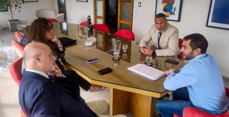 Autoridades reunidas durante la presentación de las iniciativas legislativas que forman parte de la Reforma Judicial 2026 en Chubut.