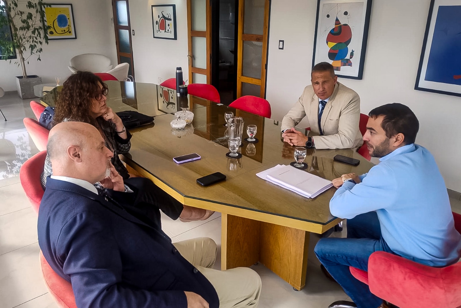 Autoridades reunidas durante la presentación de las iniciativas legislativas que forman parte de la Reforma Judicial 2026 en Chubut.