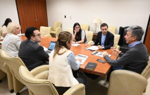 Autoridades de la Legislatura del Chubut y del Superior Tribunal de Justicia reunidas para coordinar el debate del Código General de los Procesos No Penales.