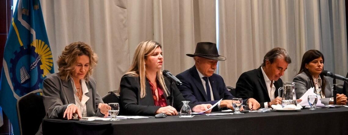 Autoridades judiciales durante la IV Mesa Federal de Juicio por Jurados realizada en Puerto Madryn, Chubut
