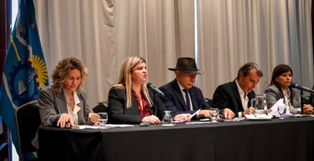 Autoridades judiciales durante la IV Mesa Federal de Juicio por Jurados realizada en Puerto Madryn, Chubut
