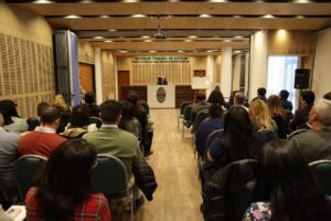 Participantes de la Diplomatura Fueguina durante la clase del Dr. Javier Muchnik en Ushuaia