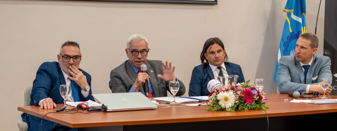 Autoridades y expositores durante las Terceras Jornadas Patagónicas de Derecho Civil realizadas en Rawson, Chubut.
