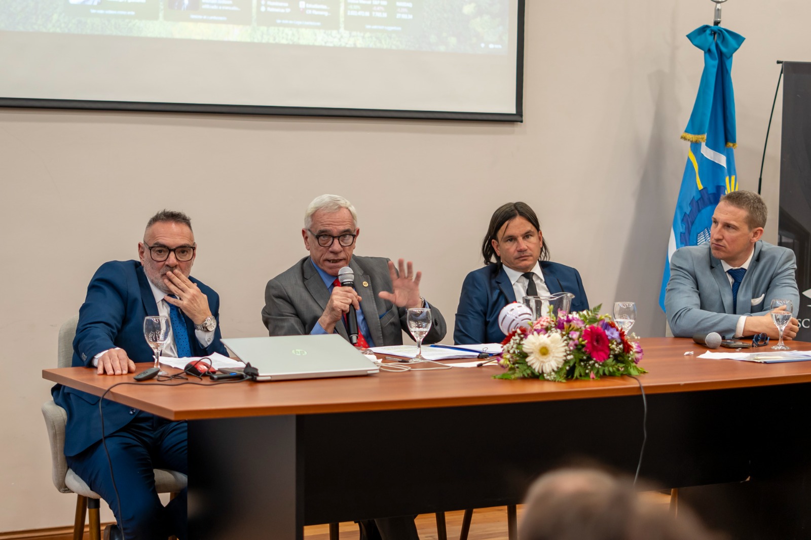 Autoridades y expositores durante las Terceras Jornadas Patagónicas de Derecho Civil realizadas en Rawson, Chubut.