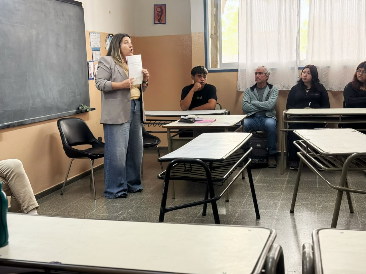 ncuentro entre estudiantes y expositores sobre el régimen penal juvenil en Santa Rosa.
