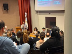 Expositor durante una jornada sobre Régimen Penal Juvenil ante un auditorio en La Pampa