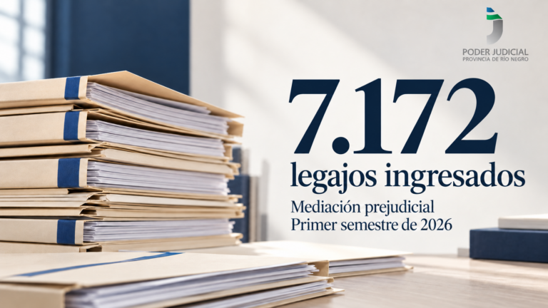 Legajos junto a la cifra de 7.172 ingresos de mediación prejudicial y el logo del Poder Judicial de Río Negro.