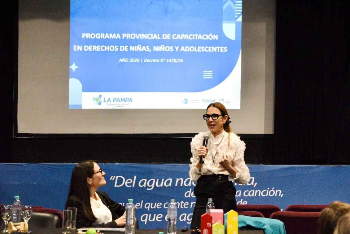 Expositoras durante una capacitación sobre derechos de niñas, niños y adolescentes en La Pampa